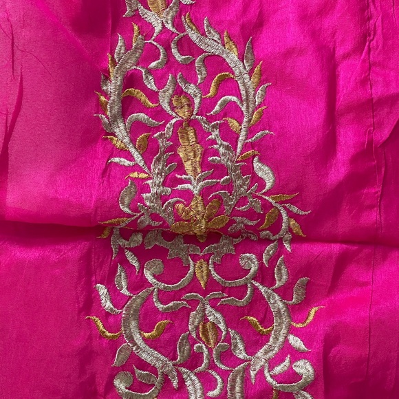Saree with embroidery blouse piece - Picture 5 of 5